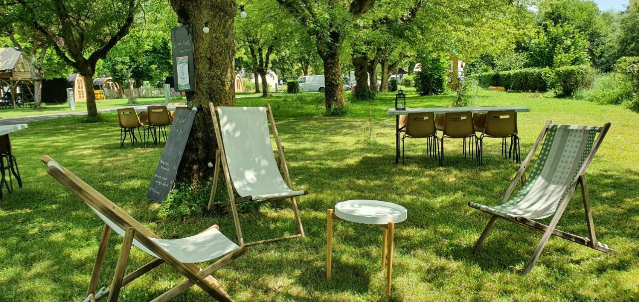 Cabane 2/3 Pers Au Camping Les Patis Nazelles-Negron Zewnętrze zdjęcie
